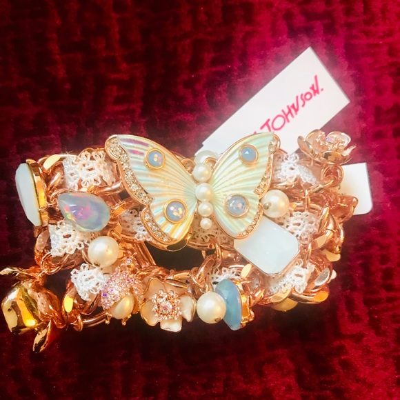 Betsey Johnson Accessories - (SOLD) Betsey Johnson Statement Bracelet